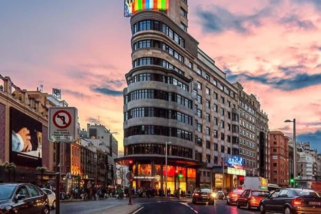 Alegria Urbana Cerca De Calle Alcala Madri Exterior foto