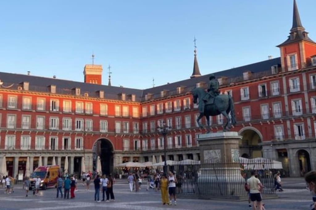 Alegria Urbana Cerca De Calle Alcala Madri Exterior foto