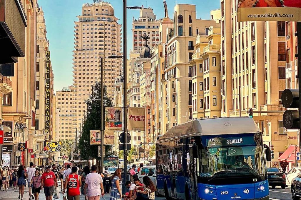 Alegria Urbana Cerca De Calle Alcala Madri Exterior foto